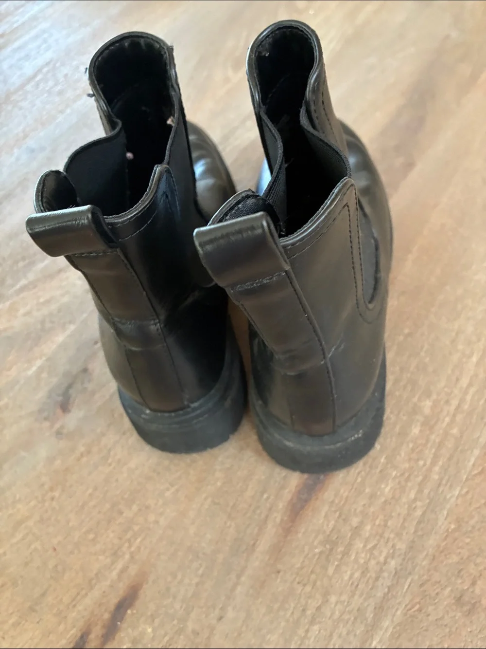 Women’s Black Chelsea Boots - Sleek Ankle Boots sz 7